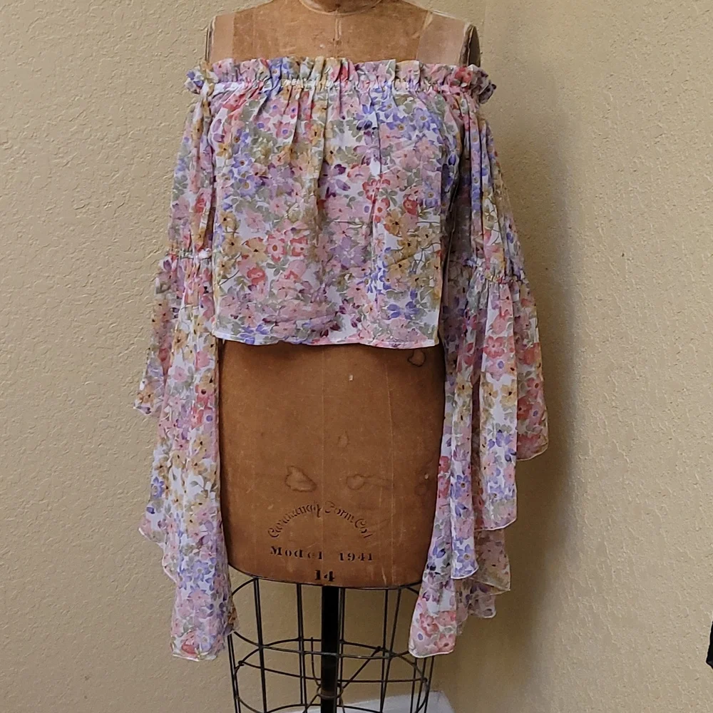 SOLD.NWT Live 4 Truth Womens Colorful Crop Blouse Bell Sleeves Split Back Size S